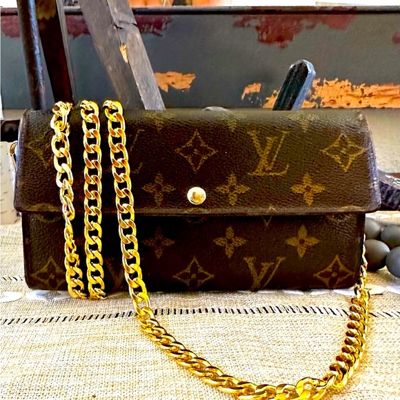 Louis Vuitton Handbags - Louis Vuitton
Sarah Long Bifold Wallet converted
Crossbody